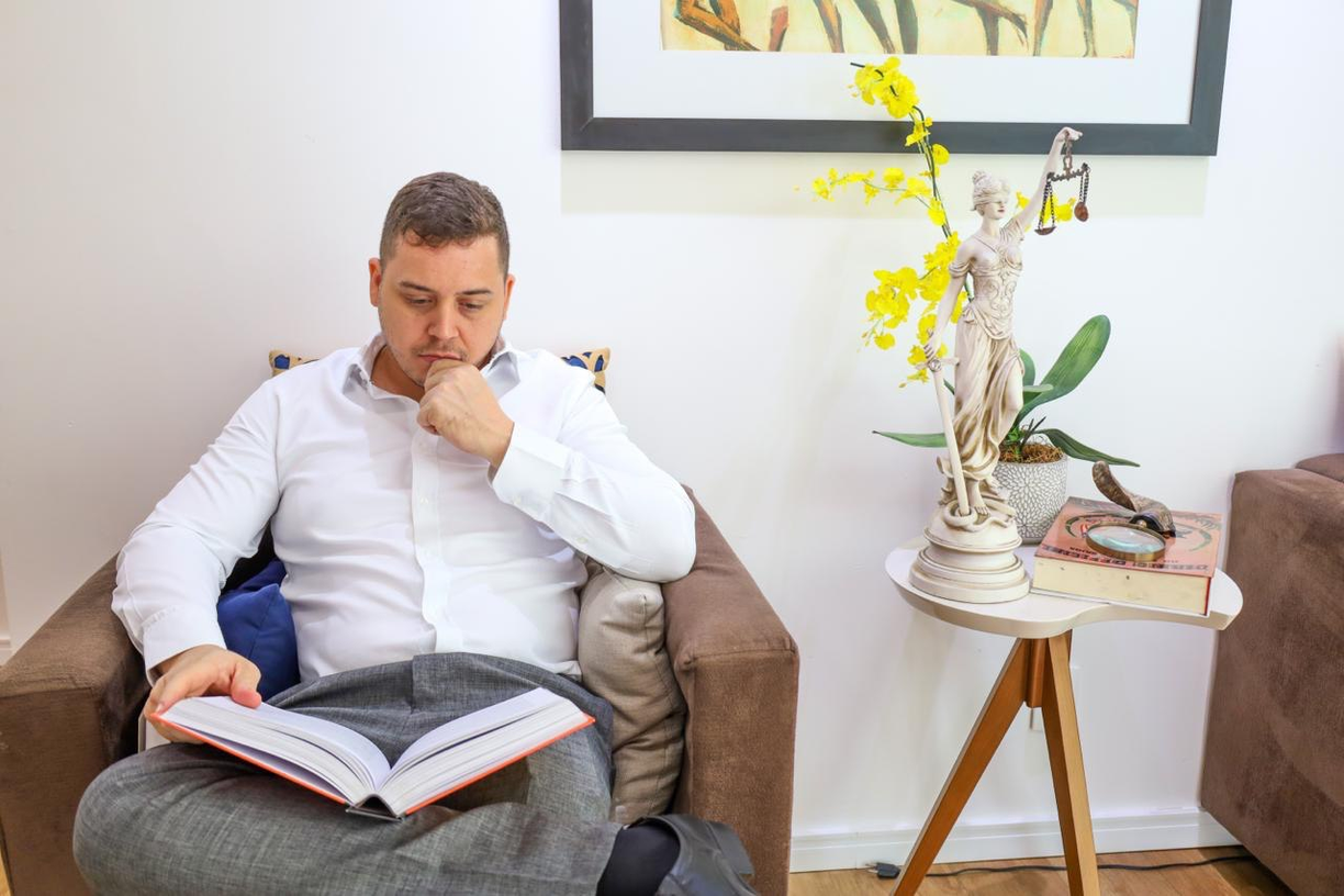 Gabriel Alcoforado em seu escritório